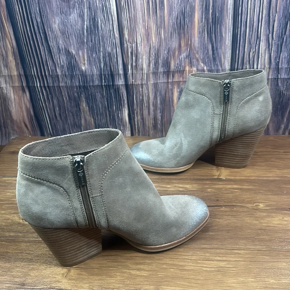 Isola Leandra Stone Suede Booties Tan w/ Silver size 8.5